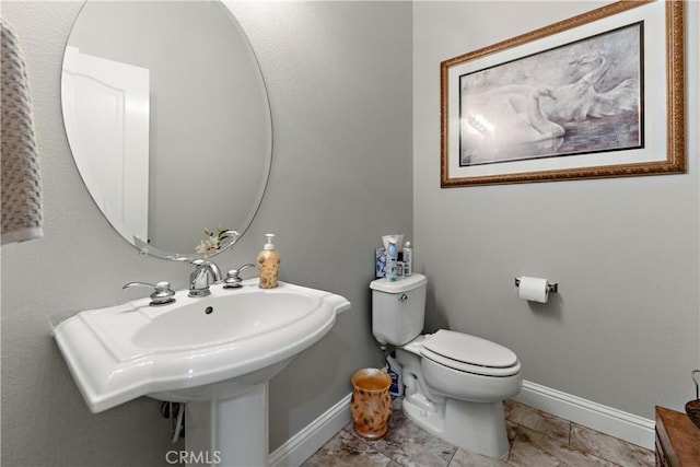 2175 Lester Ave, Clovis, CA 93619 - half bathroom with baseboards