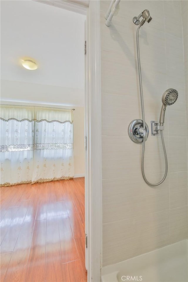 12818 Ramsey Dr, La Mirada, CA 90638 - full bath featuring a tile shower and wood-type flooring