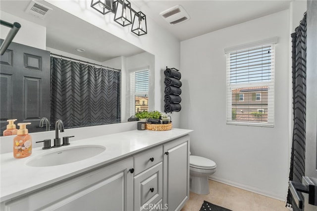4360 Rima Dr, Fontana, CA 92336 - bathroom with vanity and a shower with curtain