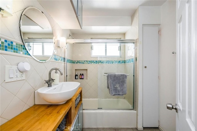4115 E 10th St, Long Beach, CA 90804 - full bath featuring vanity and enclosed tub / shower combo