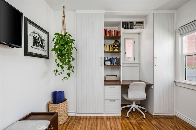 4115 E 10th St, Long Beach, CA 90804 - office space with built in desk and wood finished floors