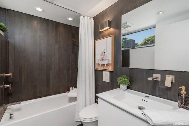 417 Sunset Ave Unit 1.2, Venice, CA 90291 - bathroom with shower / tub combo, vanity, and recessed lighting