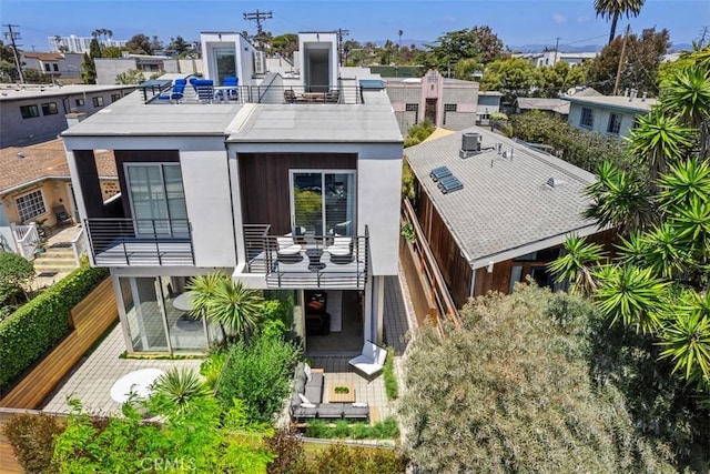 417 Sunset Ave Unit 1.2, Venice, CA 90291 - view of front of home with a balcony