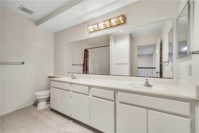 204 Hawk Ln, Palmdale, CA 93551 - full bath featuring double vanity and curtained shower