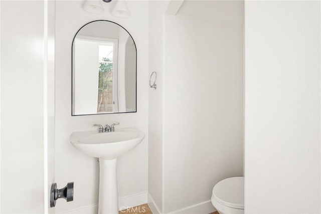 967 Strawberry Creek St, Chula Vista, CA 91913 - bathroom with toilet and baseboards