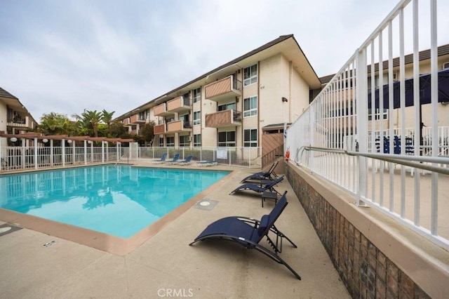 5585 E Pacific Coast Unit 141, Long Beach, CA 90804 - community pool with a patio area