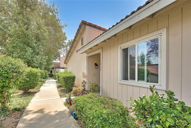 1068 Border Ave, Corona, CA 92882 - view of side of property