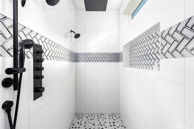 1340 Jeannie Ln, Paradise, CA 95969 - bathroom featuring a tile shower