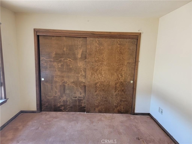 15440 Cactus St, Hesperia, CA 92345 - carpeted empty room with baseboards