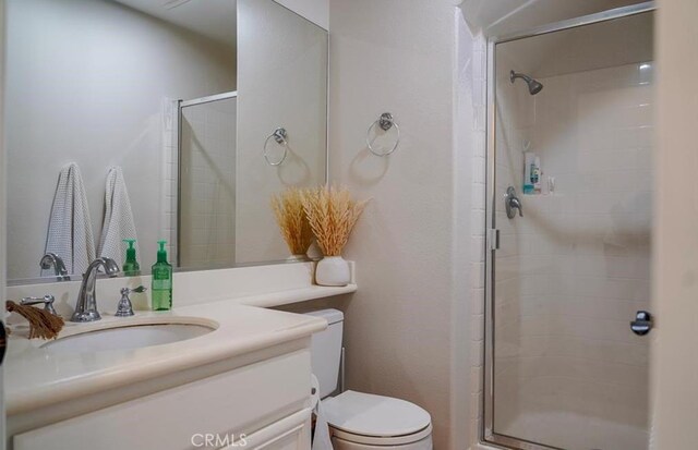 15 Parisville, Aliso Viejo, CA 92656 - full bath featuring a shower stall and vanity