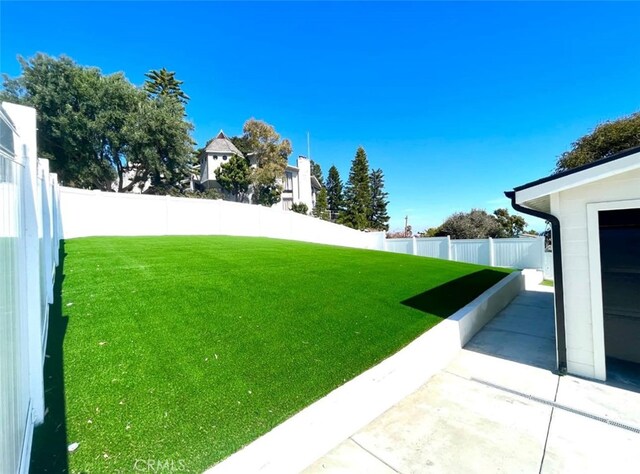 624 W 38th St, San Pedro, CA 90731 - fenced backyard featuring a patio