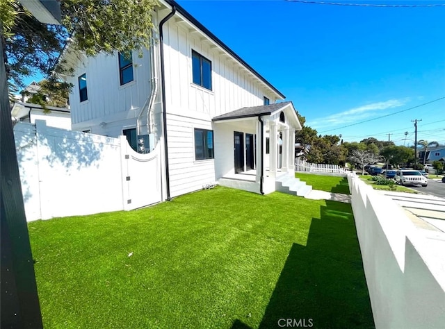 624 W 38th St, San Pedro, CA 90731 - back of property featuring board and batten siding