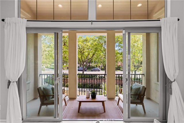 83 City Stroll, Irvine, CA 92620 - entryway featuring recessed lighting
