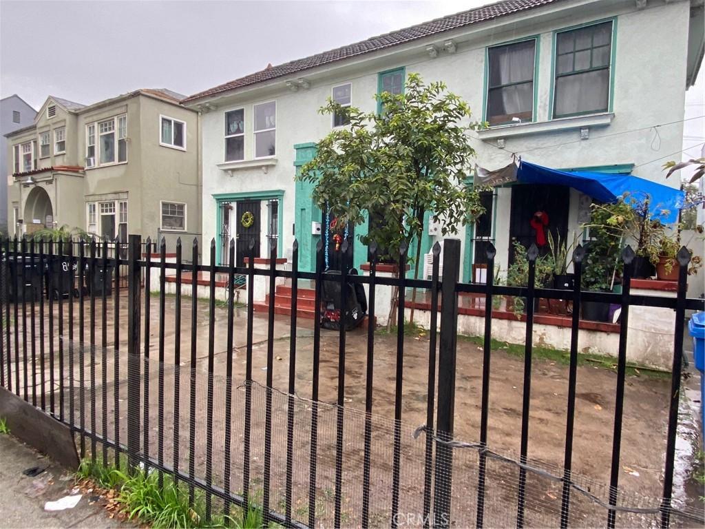 854 W Martin Luther King Jr Blvd, Los Angeles, CA 90037 - view of front of house featuring stucco siding