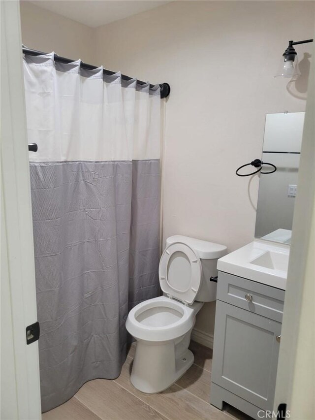 955 Mill Iron Way, San Jacinto, CA 92583 - full bath featuring wood finished floors, vanity, and curtained shower