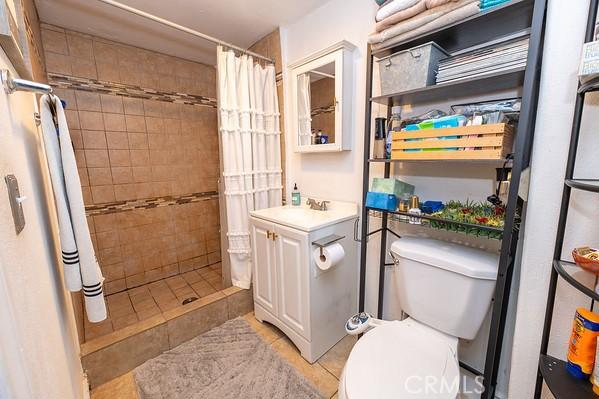 1186 Buelah Ave, City Terrace, CA 90063 - full bathroom featuring vanity, tile patterned floors, and tiled shower