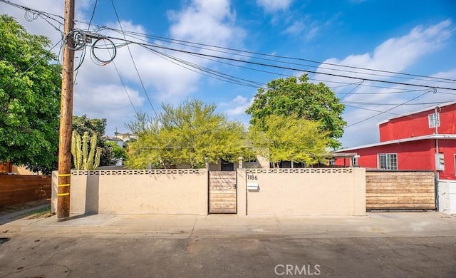 1186 Buelah Ave, City Terrace, CA 90063 - view of front of property featuring a fenced front yard and a gate