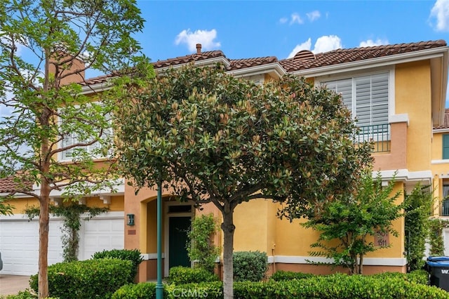 1501 Reggio Aisle, Irvine, CA 92606 - view of front facade with stucco siding, a garage, and a tile roof