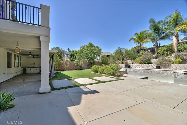 45118 Riverstone Ct, Temecula, CA 92592 - patio / terrace featuring a ceiling fan, a fenced backyard, and a patio area