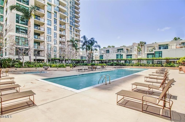 1205 Pacific Hwy Unit 1005, San Diego, CA 92101 - community pool featuring a patio