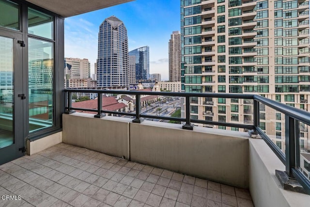 1205 Pacific Hwy Unit 1005, San Diego, CA 92101 - balcony with a view of skyline
