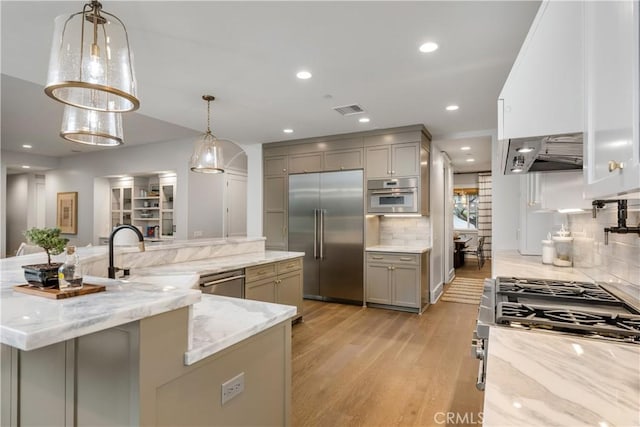 11385 Baskerville Rd, Rossmoor, CA 90720 - kitchen featuring stainless steel appliances, gray cabinetry, decorative backsplash, a large island, and light wood finished floors