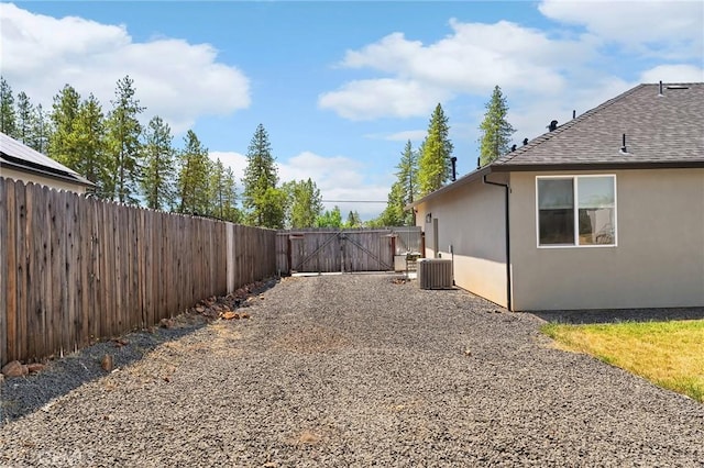 2213 De Mille Rd, Paradise, CA 95969 - view of yard featuring a gate