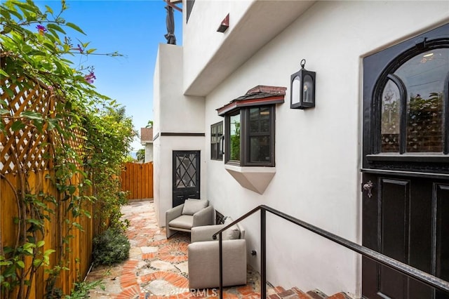 615 Seaview St, Laguna Beach, CA 92651 - property entrance featuring stucco siding