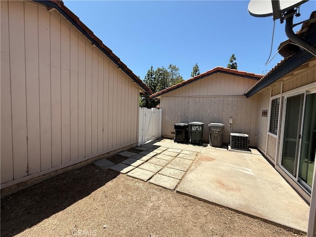 1053 Border Ave, Corona, CA 92882 - view of patio / terrace