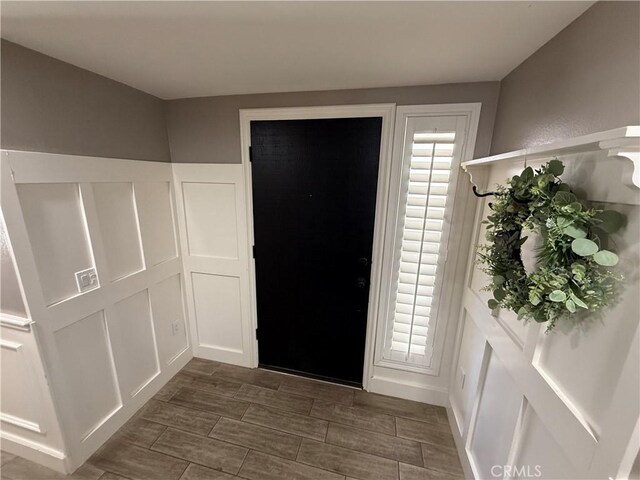 1053 Border Ave, Corona, CA 92882 - foyer featuring wood finish floors and a decorative wall