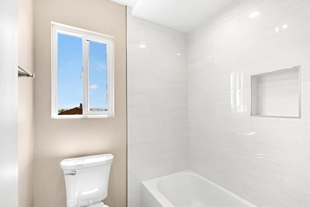 22461 Silver Spur, Lake Forest, CA 92630 - full bath with toilet and tub / shower combination