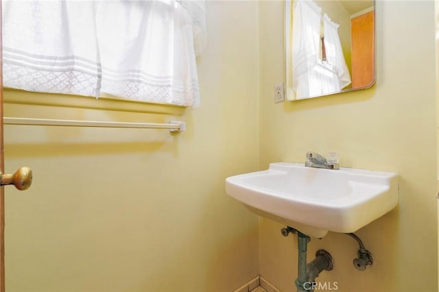 11701 Roseglen St, El Monte, CA 91732 - bathroom featuring baseboards