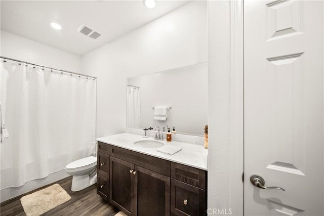 45105 Quicksilver Rd, Lake Elsinore, CA 92532 - full bath featuring wood finished floors, vanity, and shower / bath combo