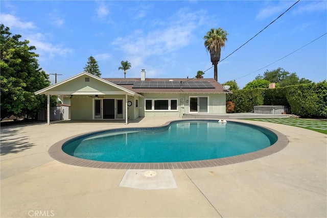 9508 Jellico Ave, Northridge, CA 91325 - view of pool featuring a patio area, ceiling fan, and a jacuzzi