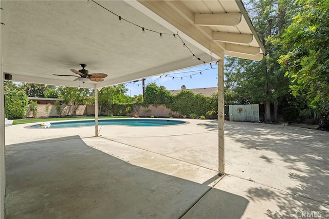 9508 Jellico Ave, Northridge, CA 91325 - view of pool with a fenced backyard, a patio, and a ceiling fan