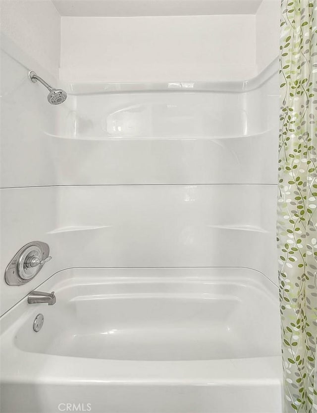 64 N Mar Vista Ave Unit 231, Pasadena, CA 91106 - full bath featuring shower / tub combo with curtain