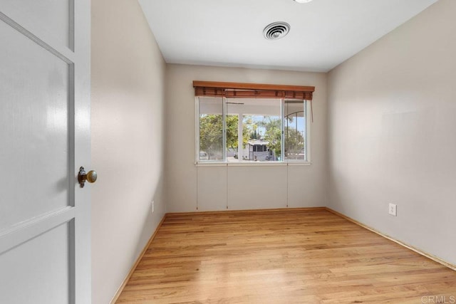 3833 Tomahawk Ln, San Diego, CA 92117 - empty room with light wood finished floors
