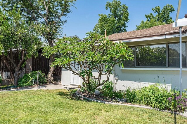 185 N Rodecker Dr, Azusa, CA 91702 - view of side of home with stucco siding