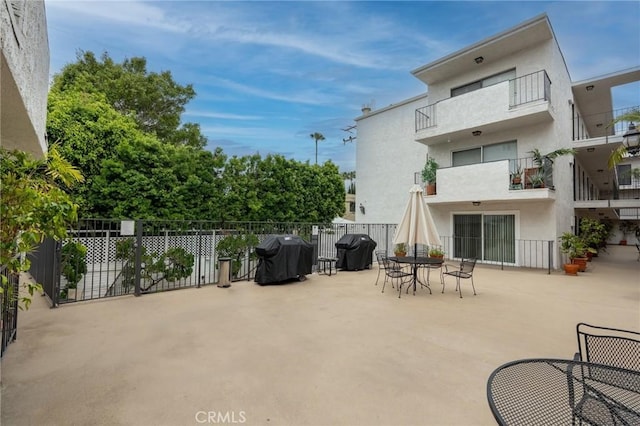 837 N W Knoll Dr Unit 307, West Hollywood, CA 90069 - patio / terrace featuring grilling area and a patio