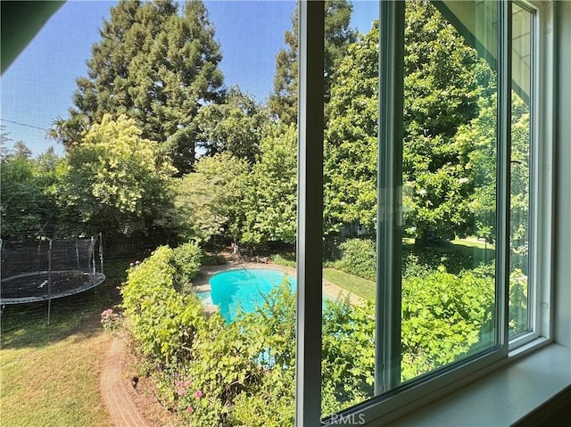 2817 San Verbena Way, Chico, CA 95973 - swimming pool with a trampoline