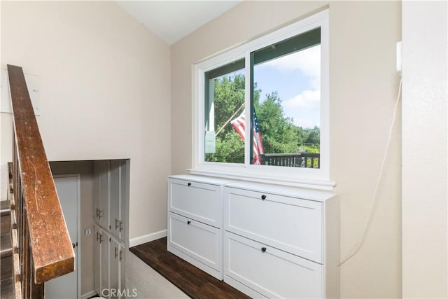 4725 Arena Ave, Atascadero, CA 93422 - entryway with dark wood-style floors and lofted ceiling