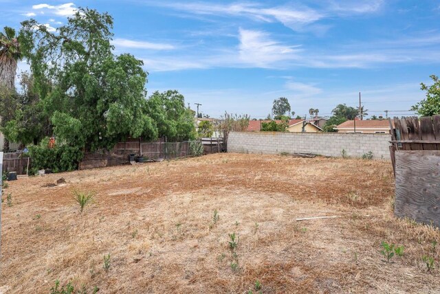 2842 E 18th St, National City, CA 91950 - view of yard