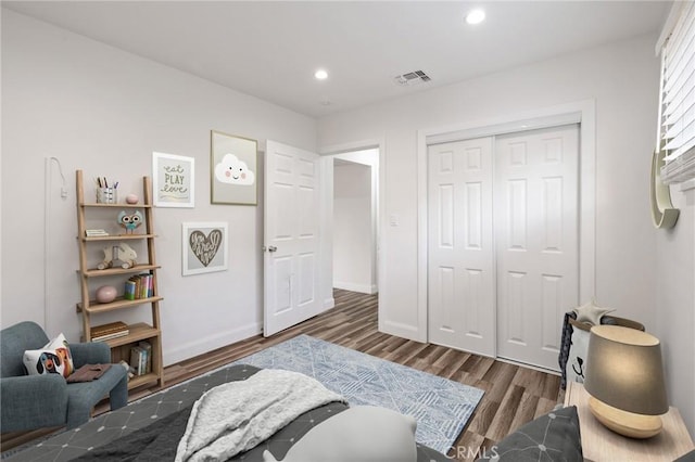 11440 Gothic Ave, Granada Hills, CA 91344 - living area featuring wood finished floors and recessed lighting