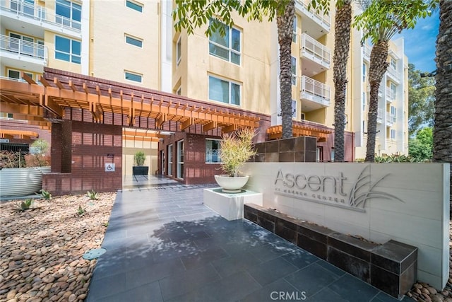 21301 Erwin St Unit 303, Woodland Hills, CA 91367 - photo 1