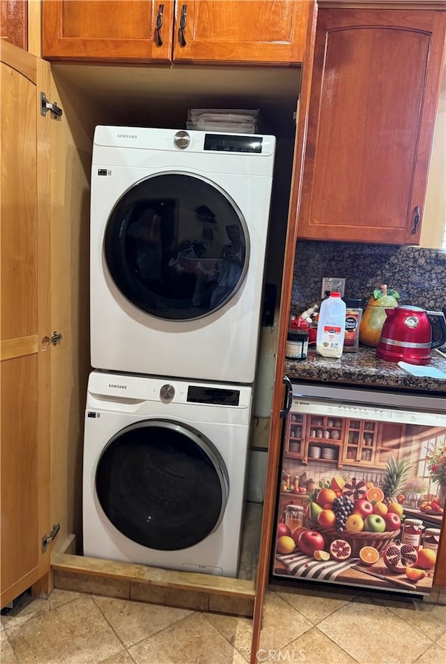 531 N Rossmore Ave Unit 202, Los Angeles, CA 90004 - laundry room with stacked washing machine and dryer