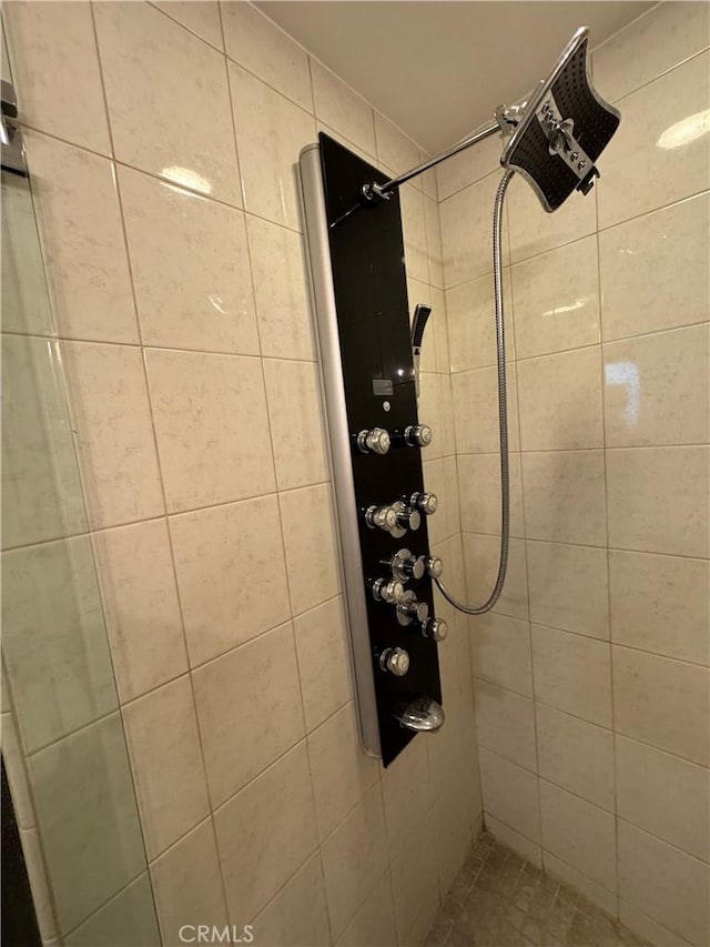 531 N Rossmore Ave Unit 202, Los Angeles, CA 90004 - full bath featuring a tile shower