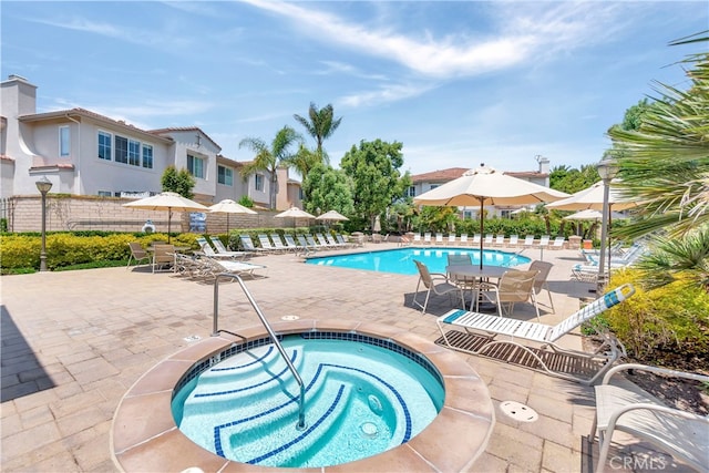 6 Camino Celeste, San Clemente, CA 92673 - community pool with a hot tub and a patio area
