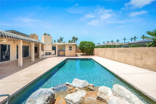 75406 Montecito Dr, Indian Wells, CA 92210 - swimming pool featuring a patio and a ceiling fan