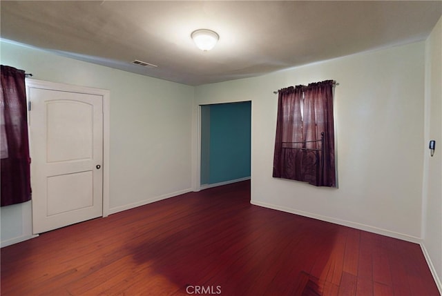 2372 W 29th Pl, Los Angeles, CA 90018 - empty room with wood finished floors