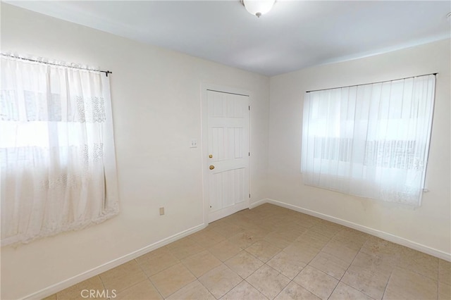 2372 W 29th Pl, Los Angeles, CA 90018 - empty room featuring healthy amount of natural light
